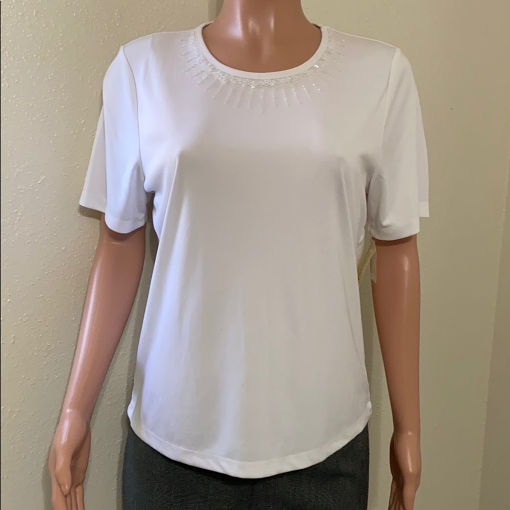 White top - Picture 1 of 2